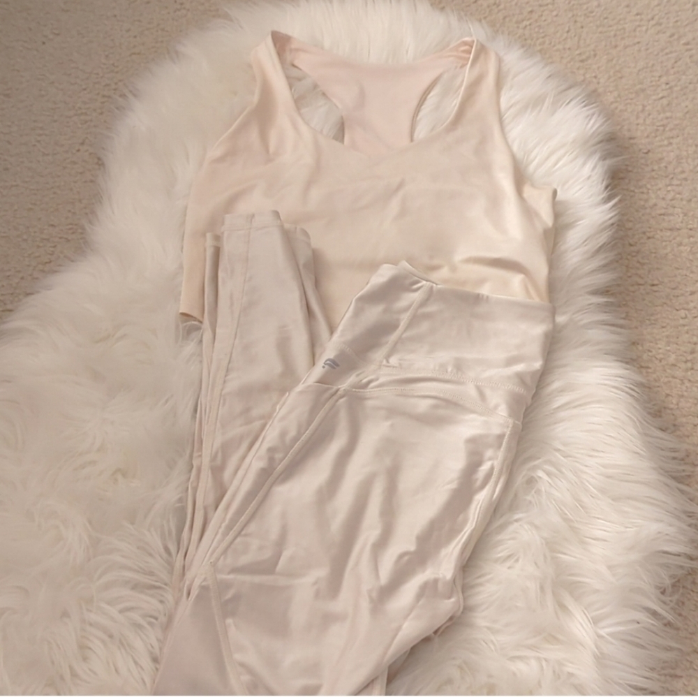 Fabletics cream pearl work out suit Leggings crop top
